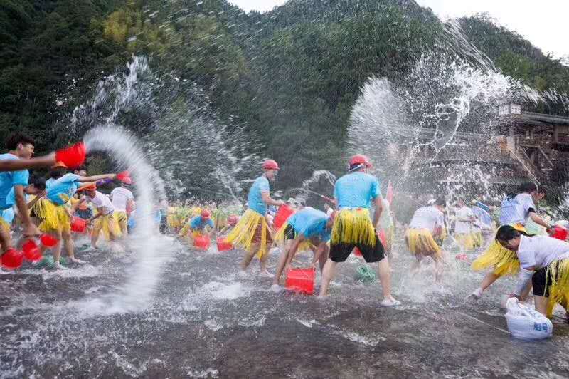 1591780910193945.jpg 白水洋泼水.jpg