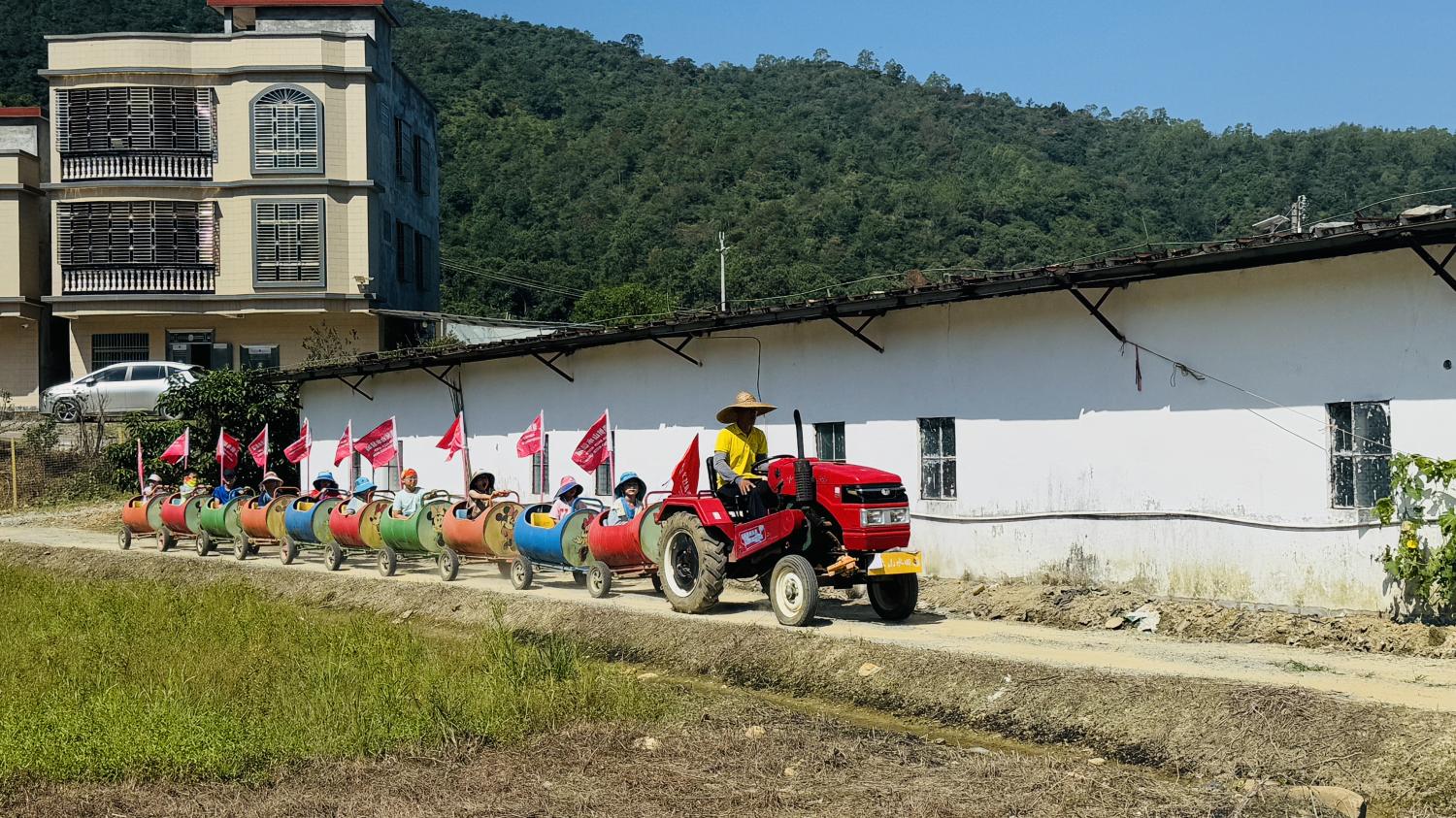 1774943419189295.jpg 小火车.jpg